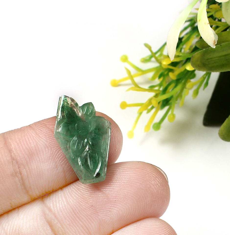 Designer Emerald Carving For Making Jewelry,