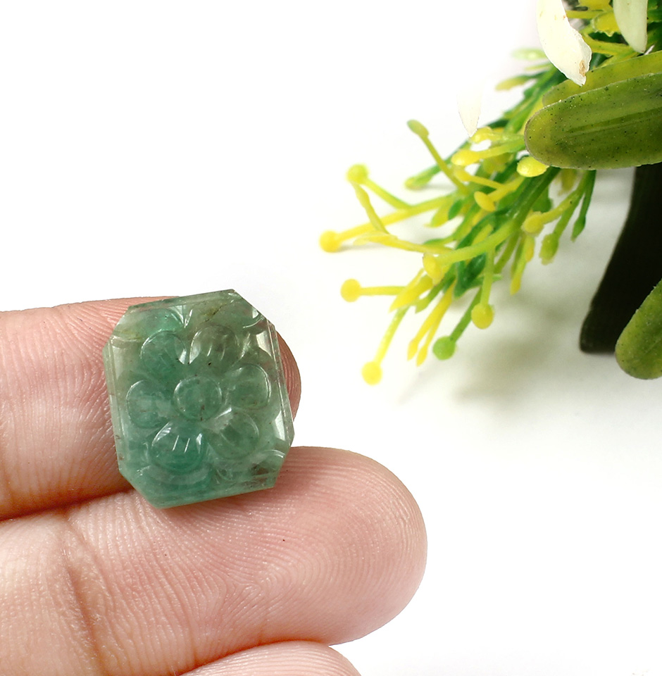 Natural Emerald Carving Gemstone