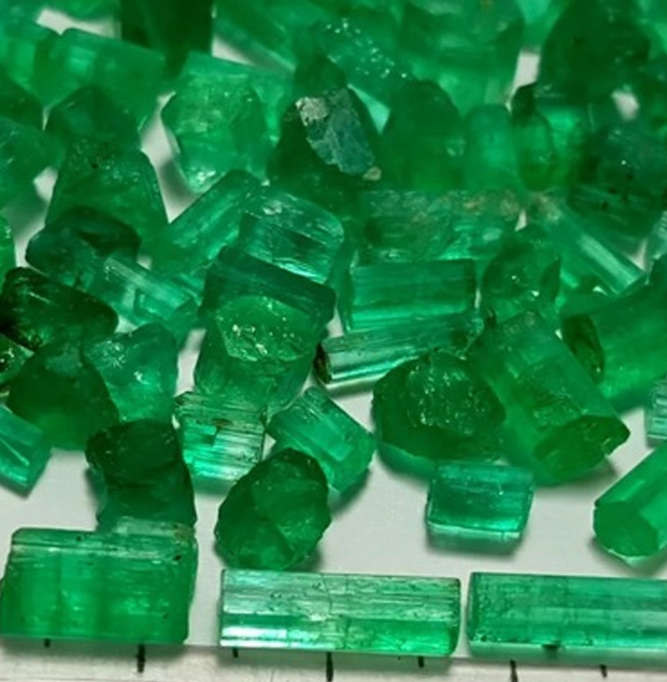 Raw Fine Afghanistan Emerald Nuggets