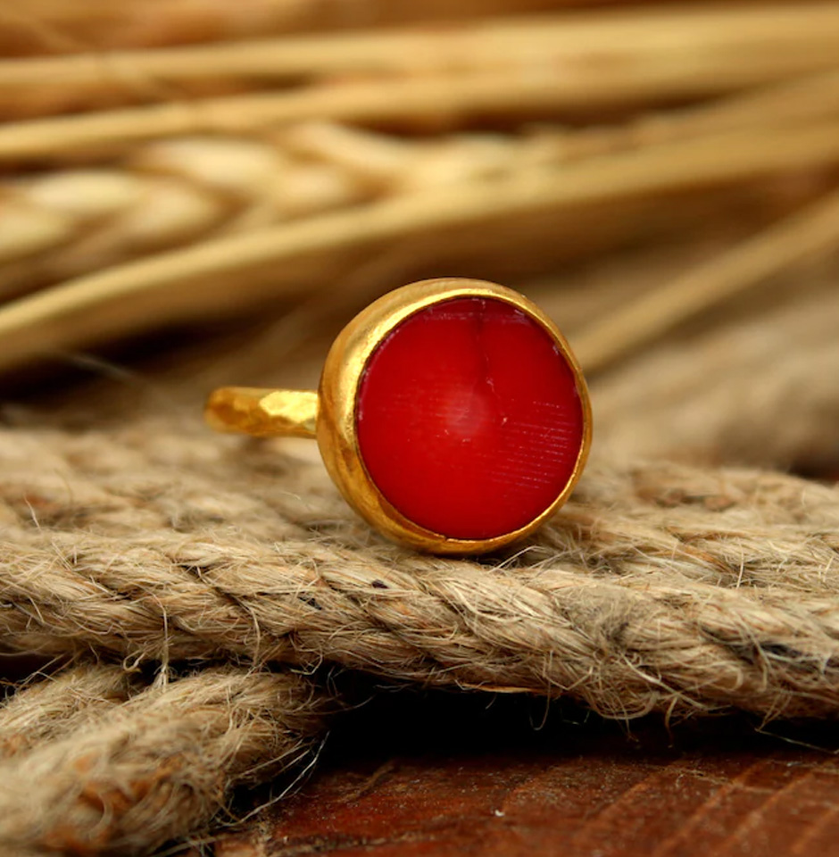 18 k Gold Coral Gemstone Ring